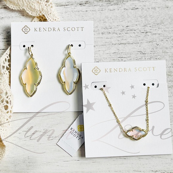 Abbie Gold Crystal Short Pendant Necklace in Green Mix – Kendra Scott main image 1